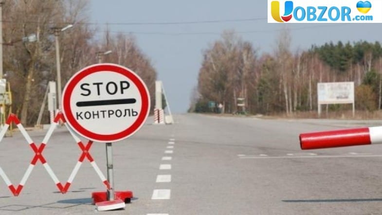 У Запорізькій області посилили контроль - поліцейські з автоматами перевіряють документи на постах під Кирилівкою