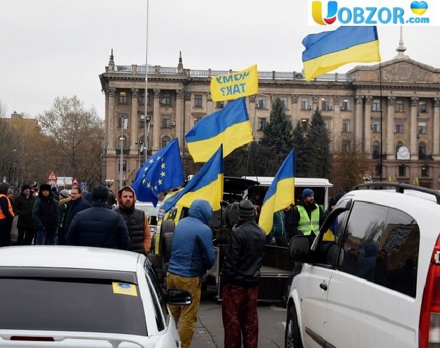 «Будемо стояти - поки не змерзнемо»: в Миколаєві мітингують власники автомобілів на «Єврономерах»