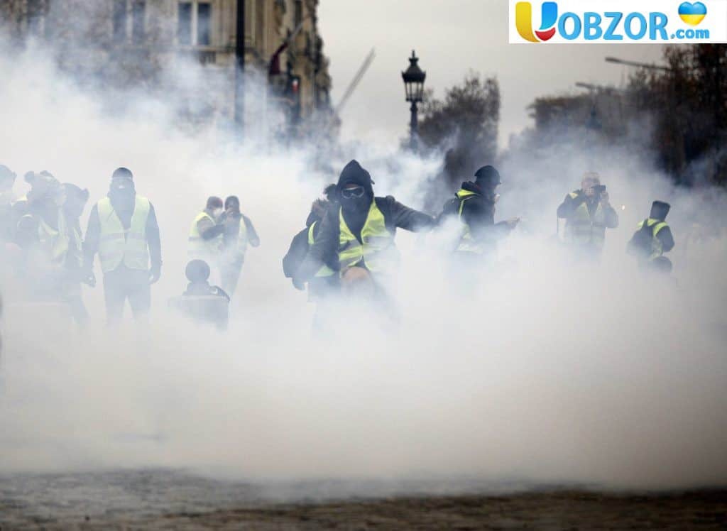 «Жовті жилети» у Франції: десятки поранених, понад 200 затриманих