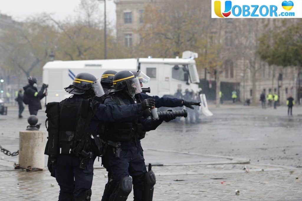 «Жовті жилети» у Франції: десятки поранених, понад 200 затриманих