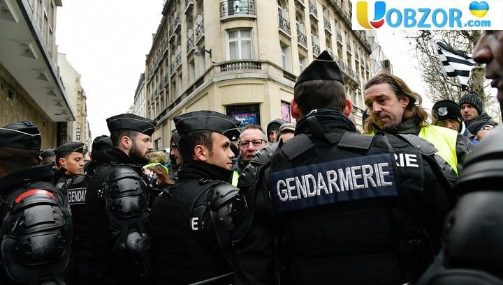 "Жовті жилети" під "Марсельєзу" прорвали кордон паризької поліції
