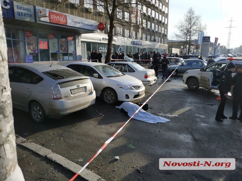 В Миколаєві біля будівлі суду розстріляли двох чоловік