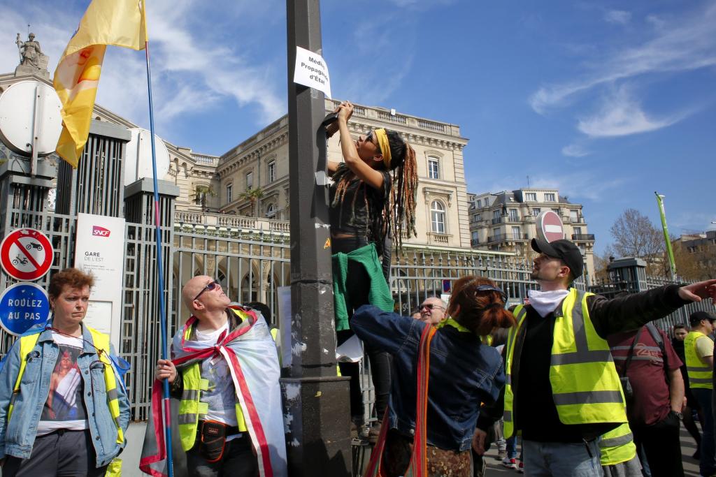 Сутичка «жовтих жилетів» з поліцією у Франції