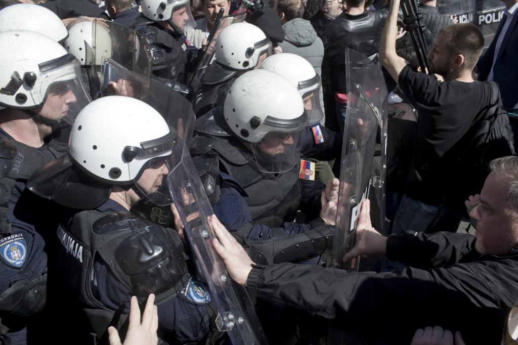 Сербія: протестуючі блокували резиденцію президента
