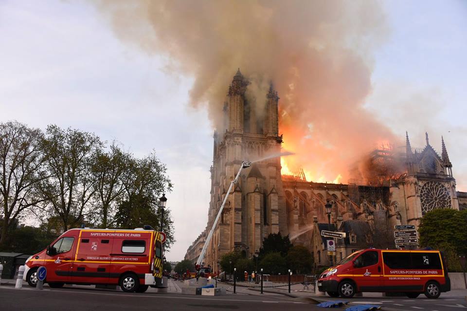 Пожежу у Соборі Паризької Богоматері вдалося локалізувати