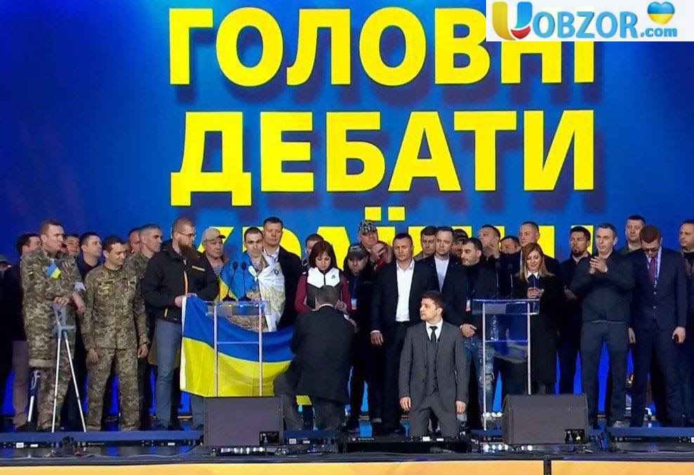 Зеленський став на коліна перед всім українським народом
