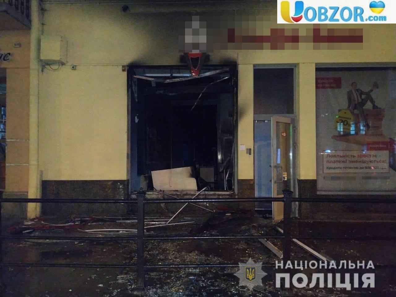 Підпалили відділення "Альфа-банк" у Львові: постраждалих немає