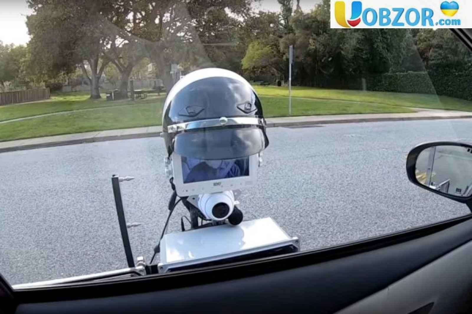 Робот поліцейський на вулицях Каліфорнії: перевіряє документи і виписує штраф