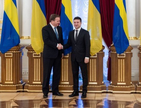Зеленський попросив про допомогу в Швеції на відновлення Донбасу